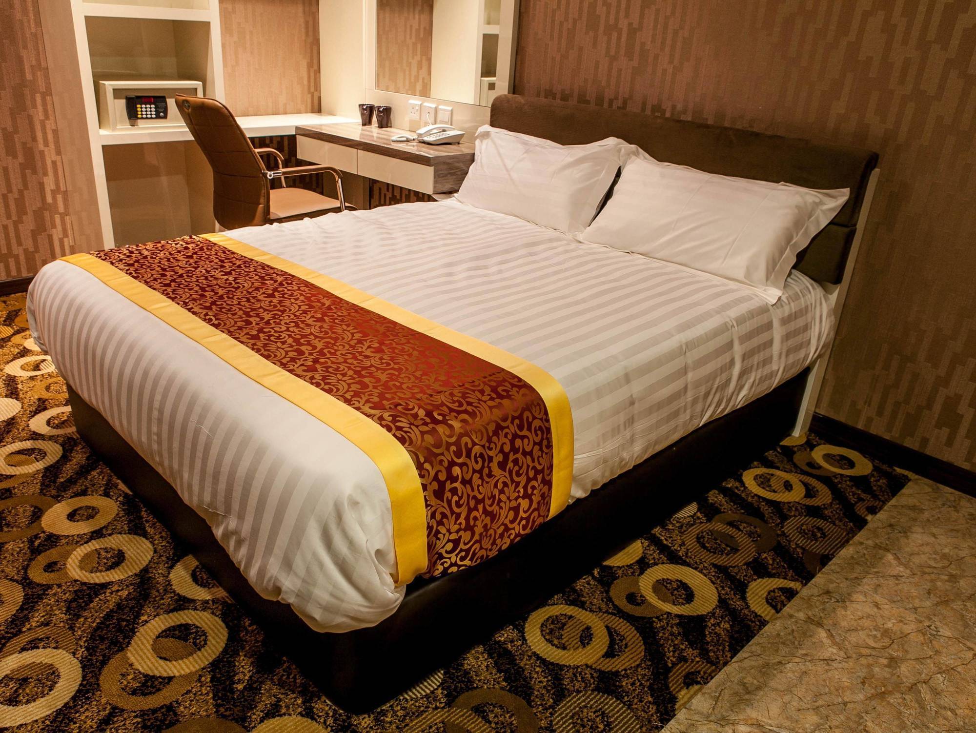 Golden Valley Hotel 2*